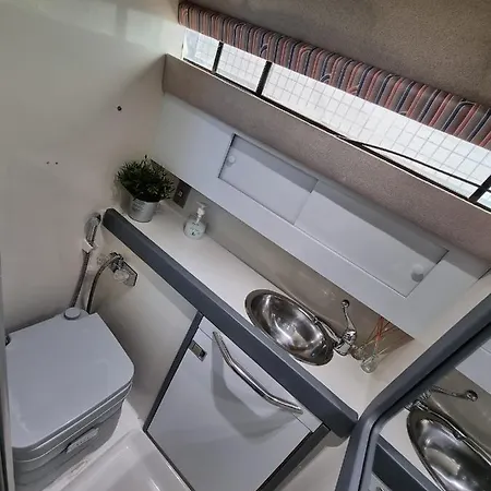 Ботель Experiencia En El Mar T *