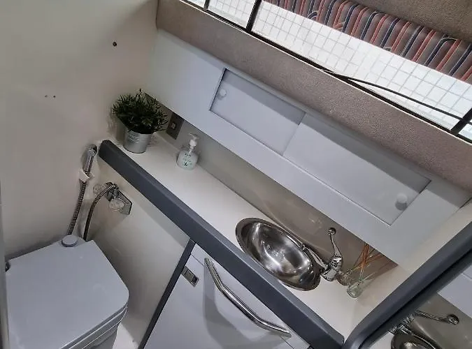 Ботель Experiencia En El Mar T *