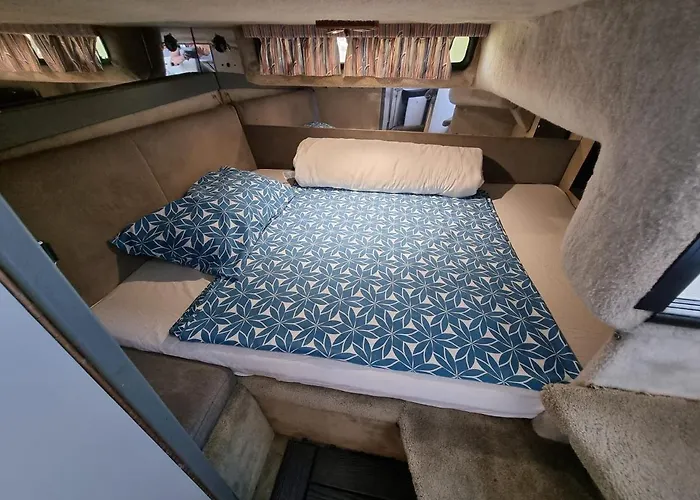 Ботель Experiencia En El Mar T *