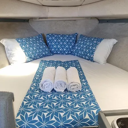 Experiencia En El Mar T Hotel en barco