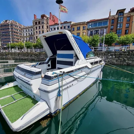 Hotel en barco Experiencia En El Mar T *
